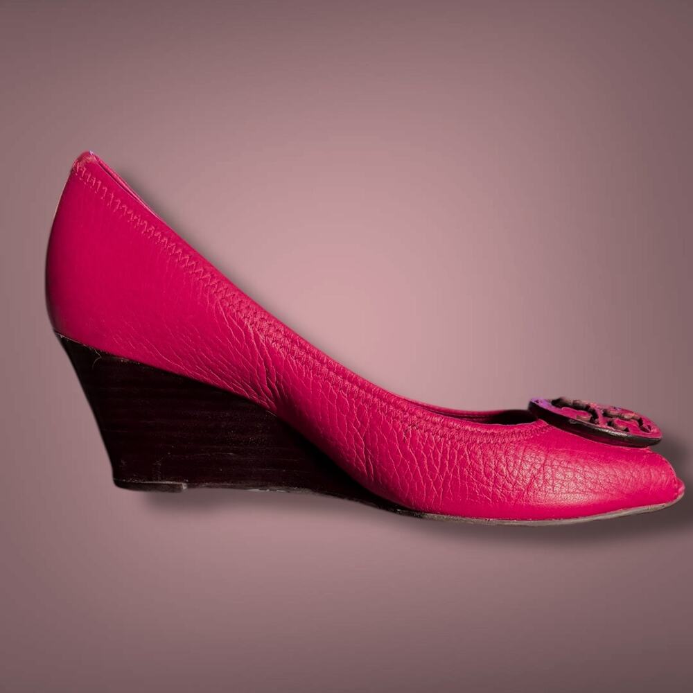 Size 8 TORY BURCH Sally Peep Toe Pink Tumbled Leather Wedge Leather Logo Detail - Picture 3 of 13